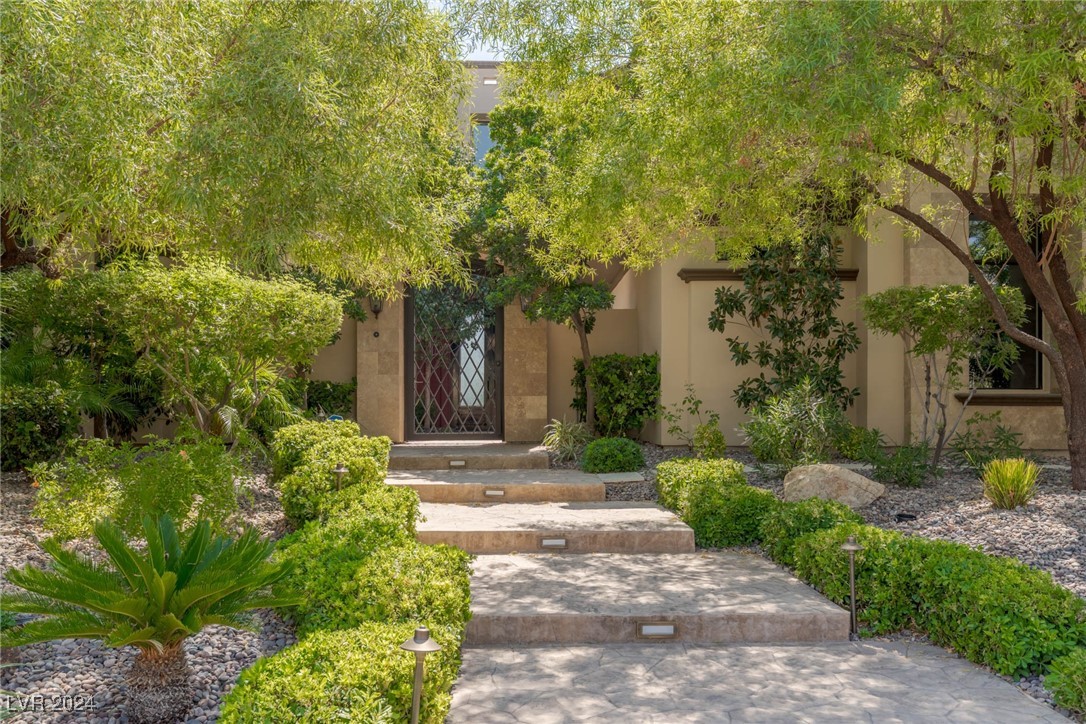 15 Meadowhawk Lane