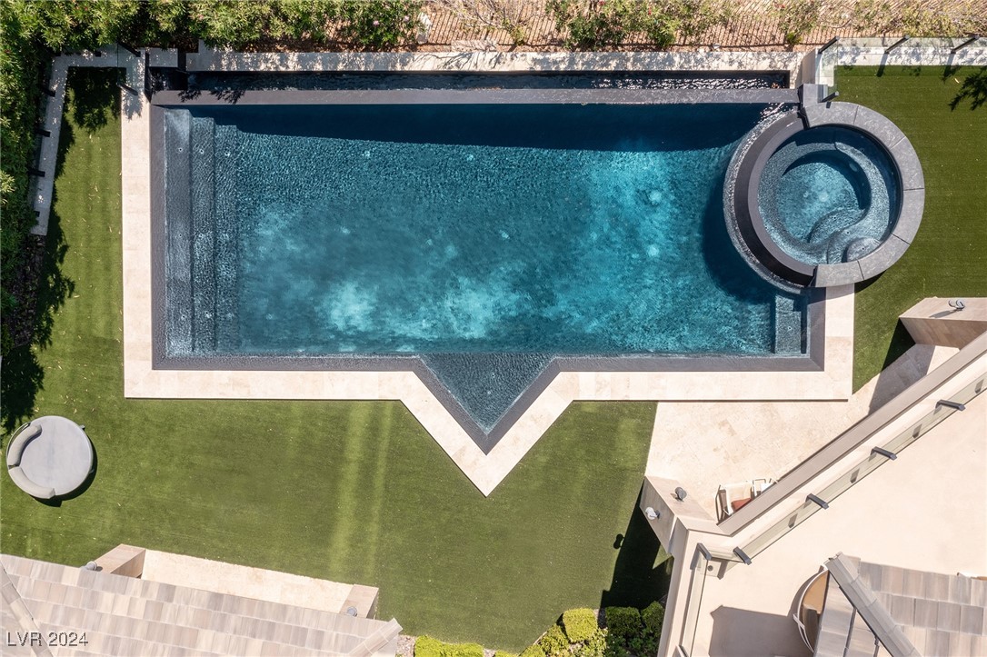 15 Meadowhawk Lane