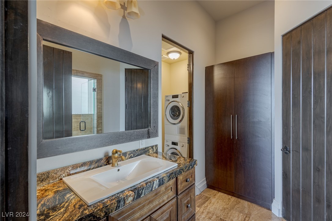 15 Meadowhawk Lane