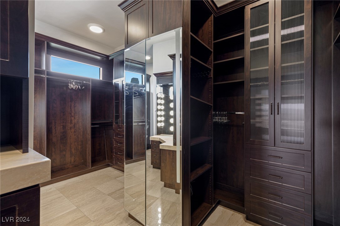 15 Meadowhawk Lane