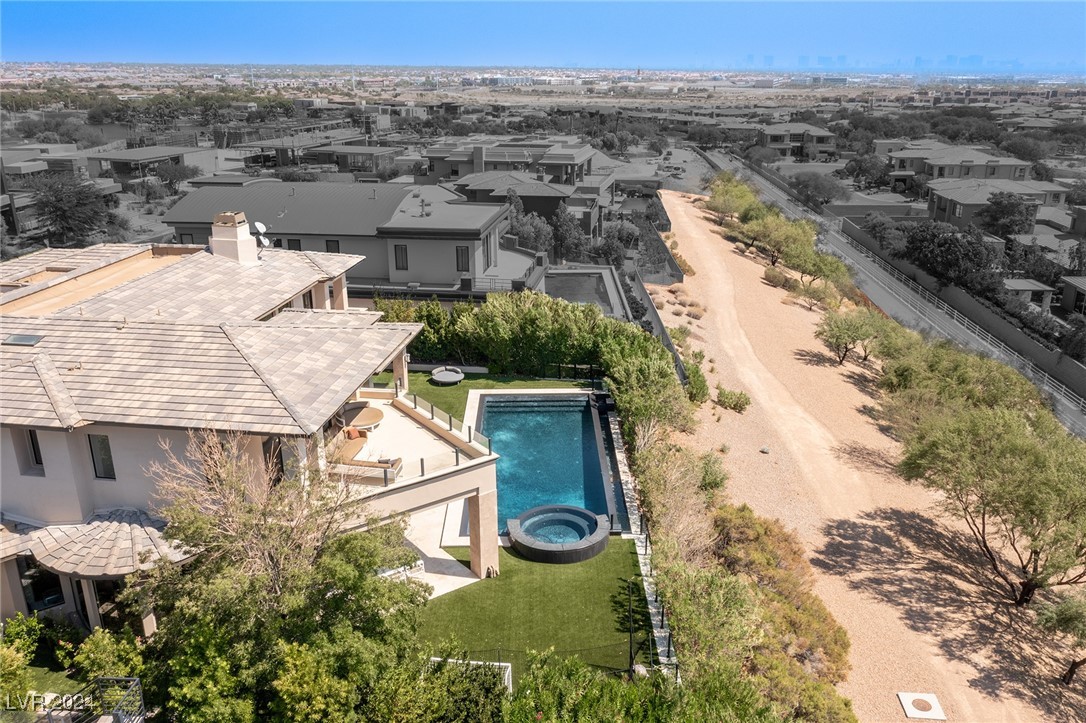 15 Meadowhawk Lane