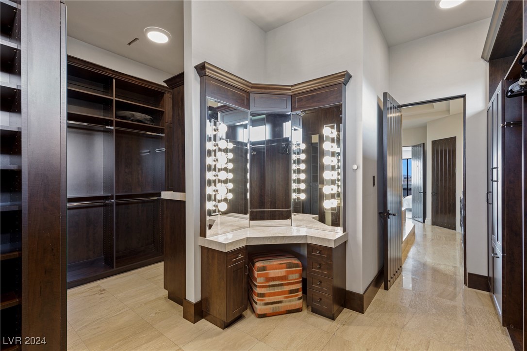 15 Meadowhawk Lane