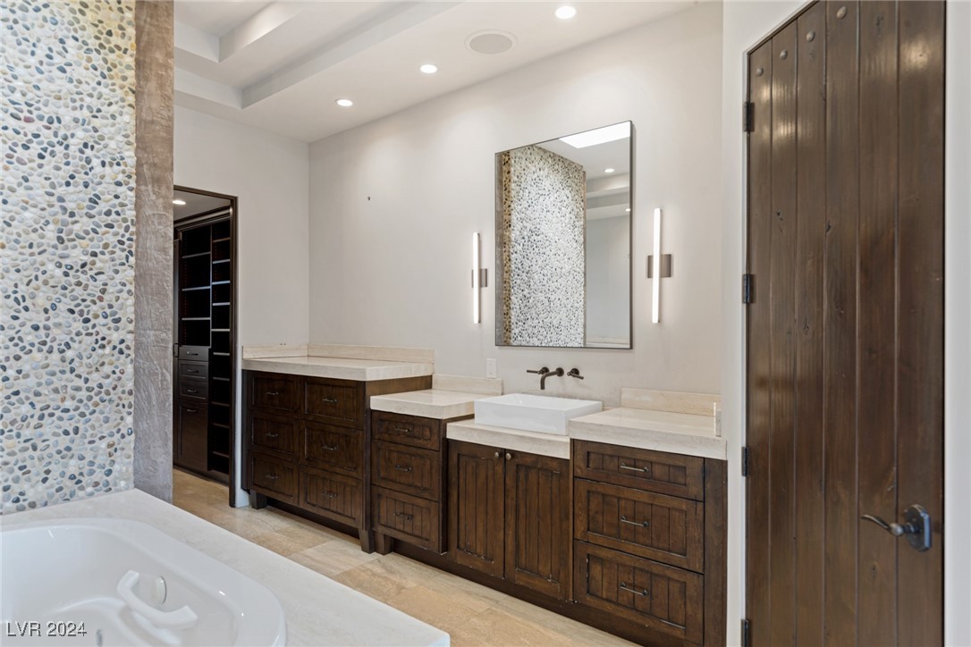 15 Meadowhawk Lane