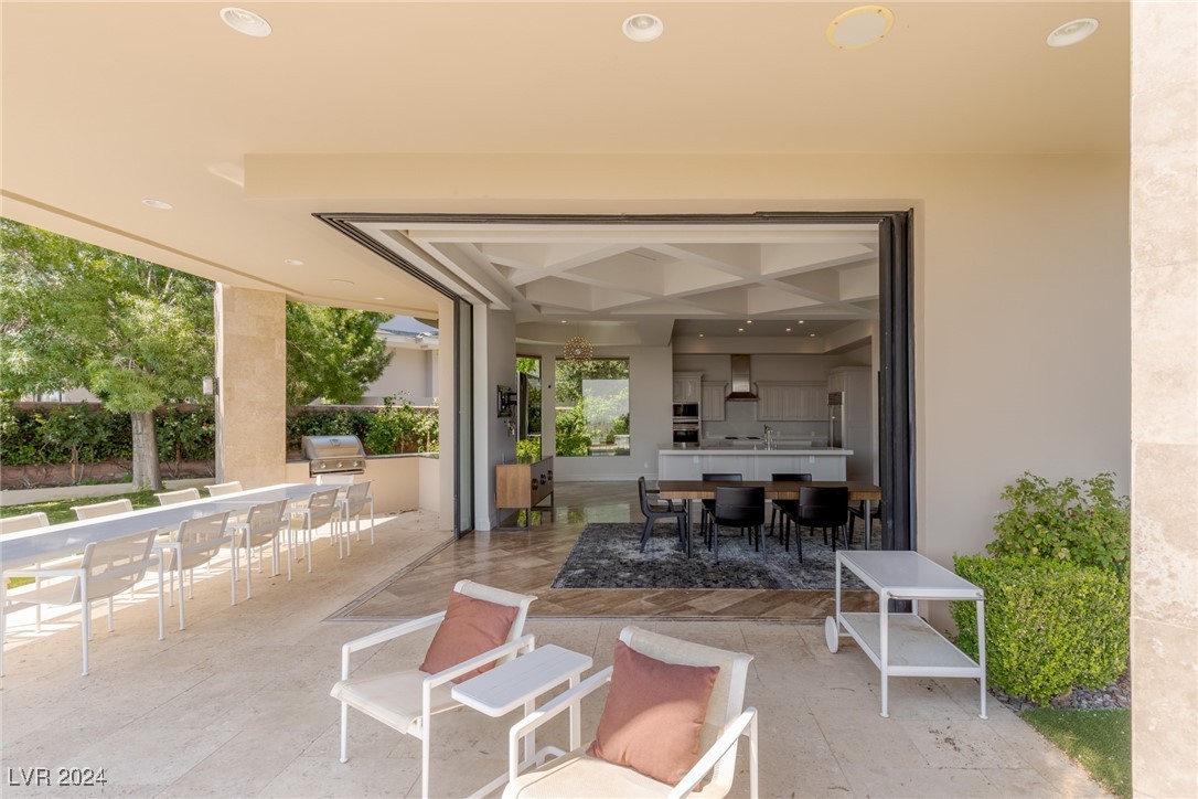 15 Meadowhawk Lane