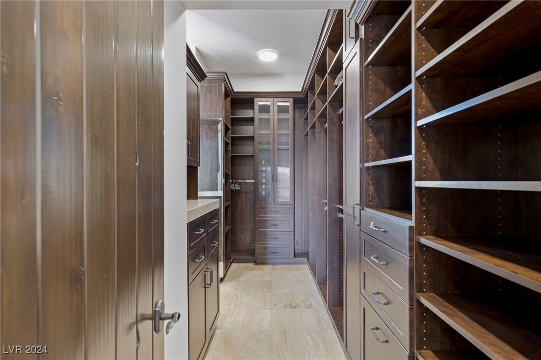 15 Meadowhawk Lane