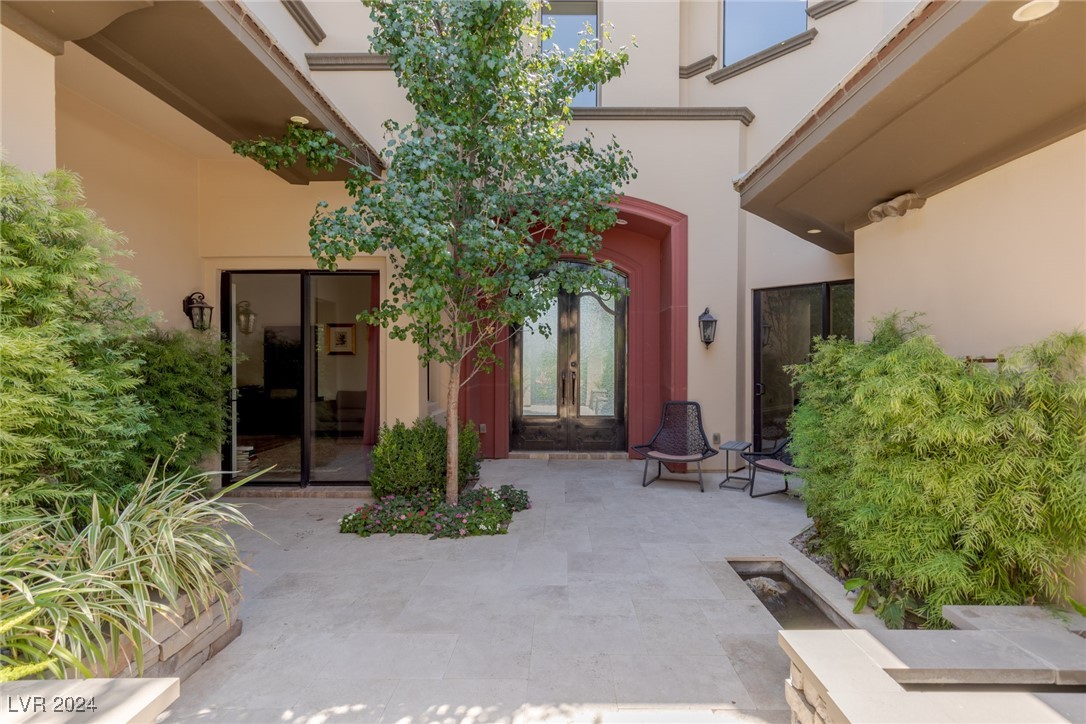 15 Meadowhawk Lane