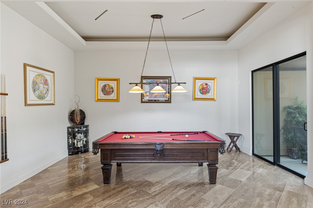 15 Meadowhawk Lane