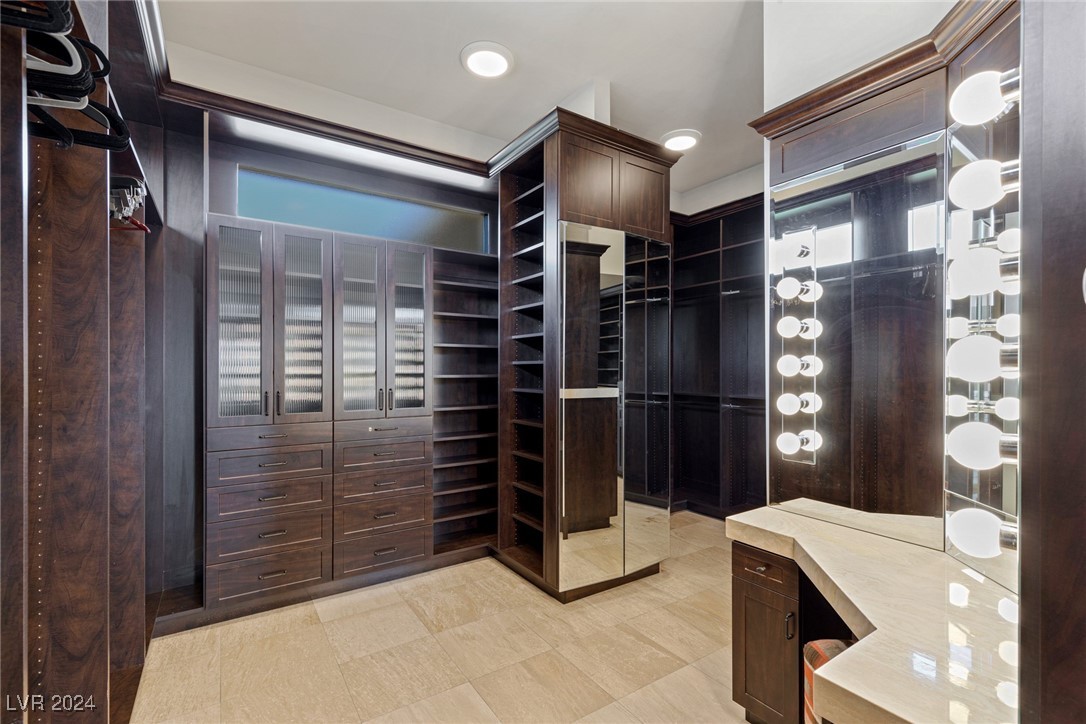 15 Meadowhawk Lane