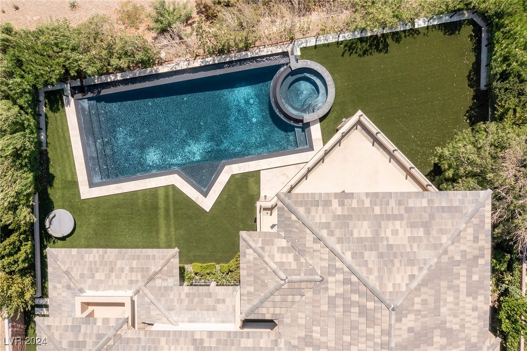 15 Meadowhawk Lane