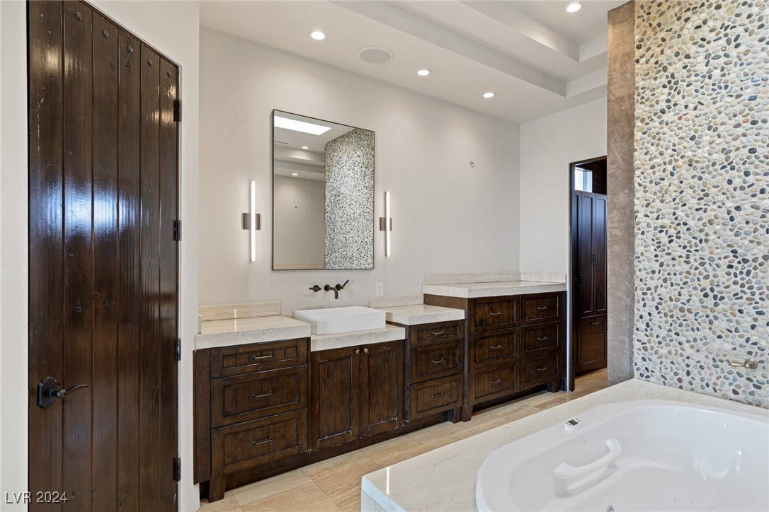 15 Meadowhawk Lane