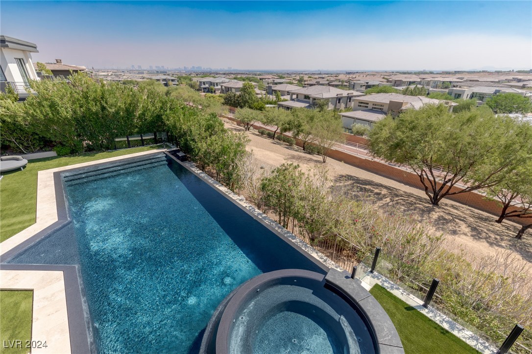 15 Meadowhawk Lane