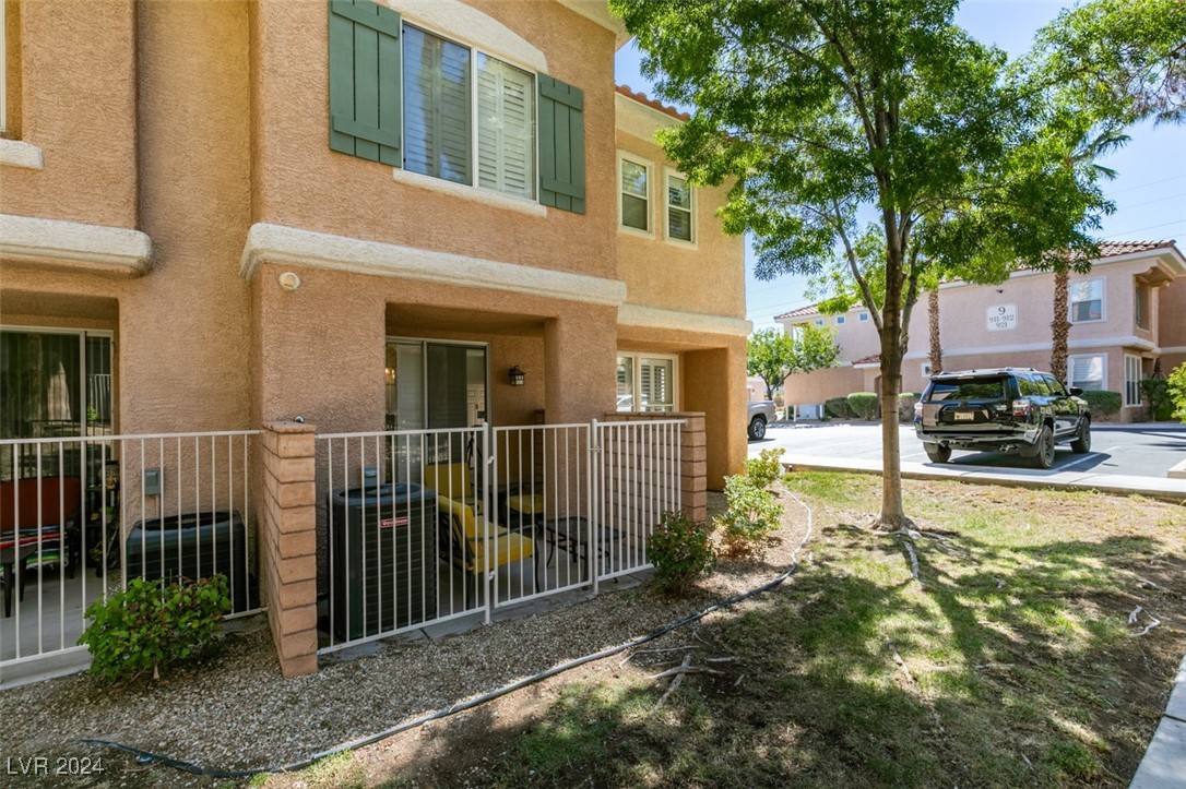 251 South Green Valley Parkway 1011