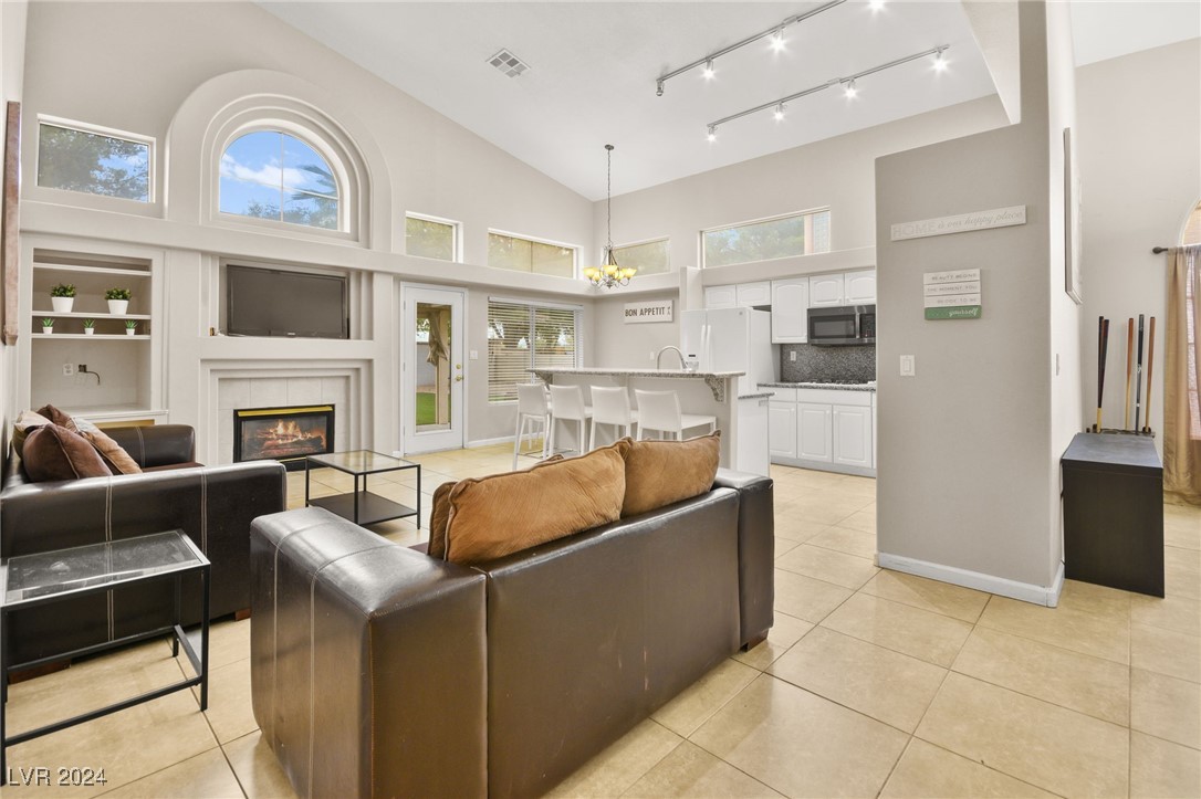 1932 Kachina Mountain Drive