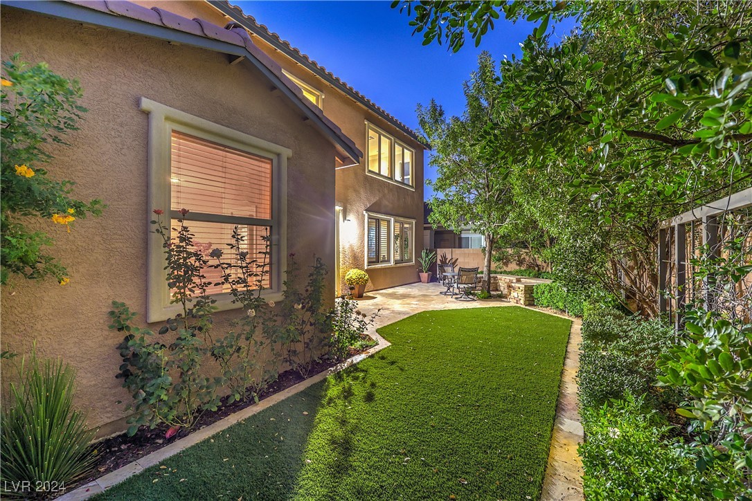 868 White Sparrow Street