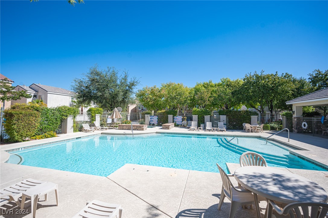 8237 Golden Flowers Street