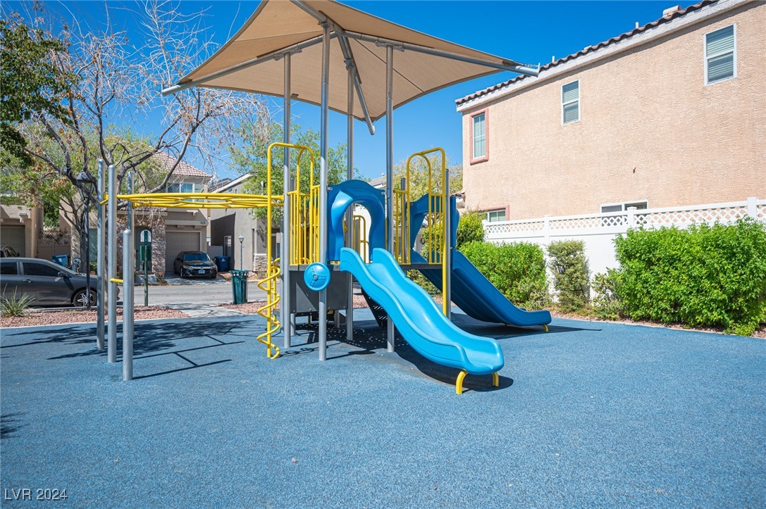 8237 Golden Flowers Street