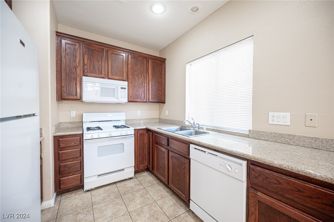 8237 Golden Flowers Street