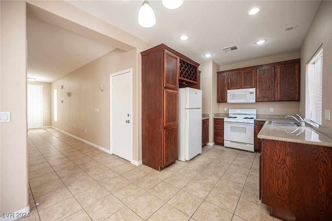 8237 Golden Flowers Street