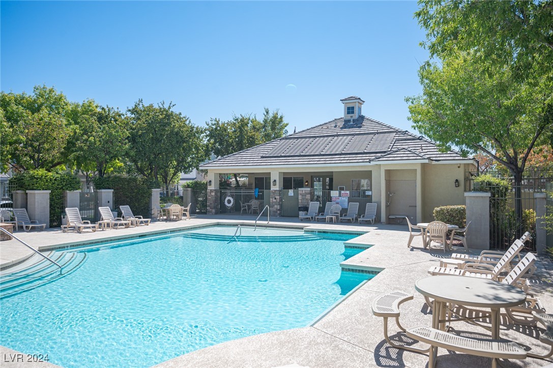 8237 Golden Flowers Street