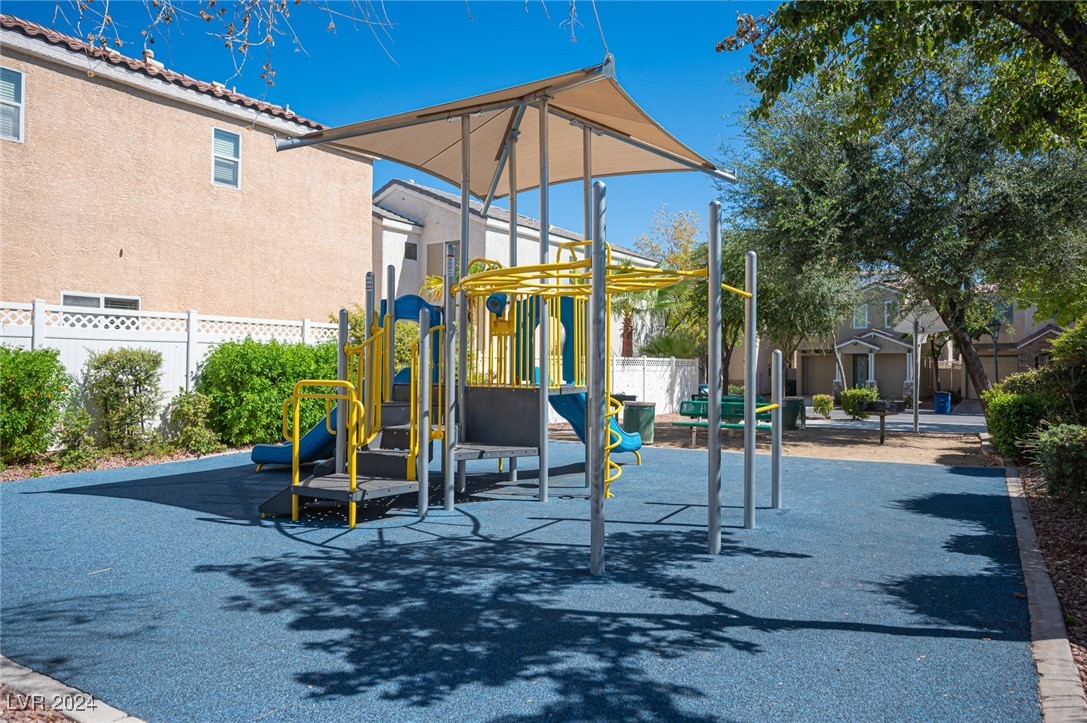 8237 Golden Flowers Street