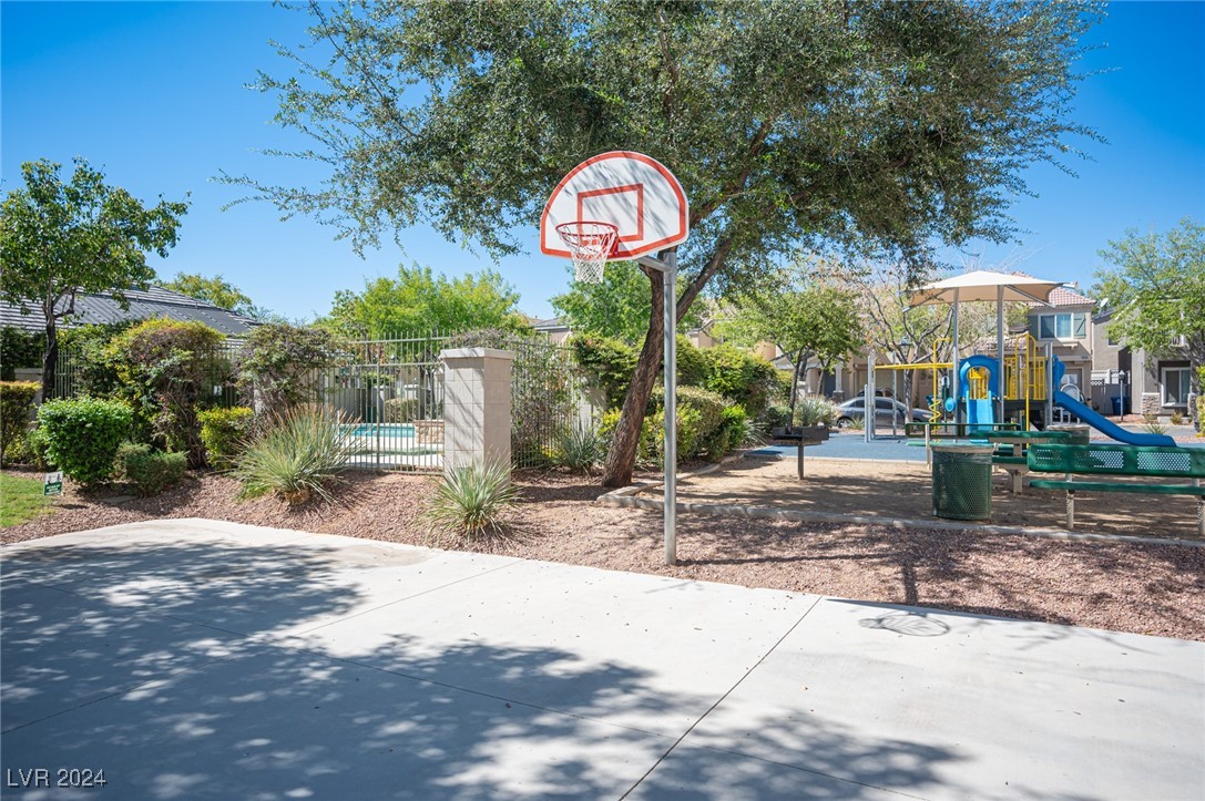 8237 Golden Flowers Street