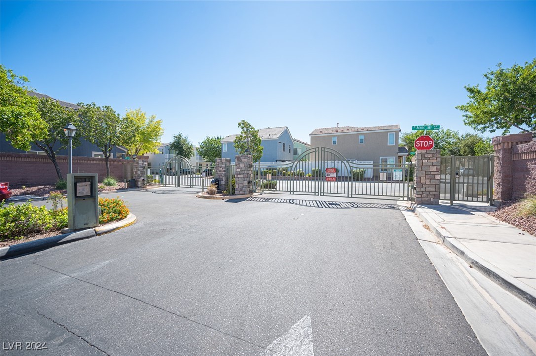 8237 Golden Flowers Street