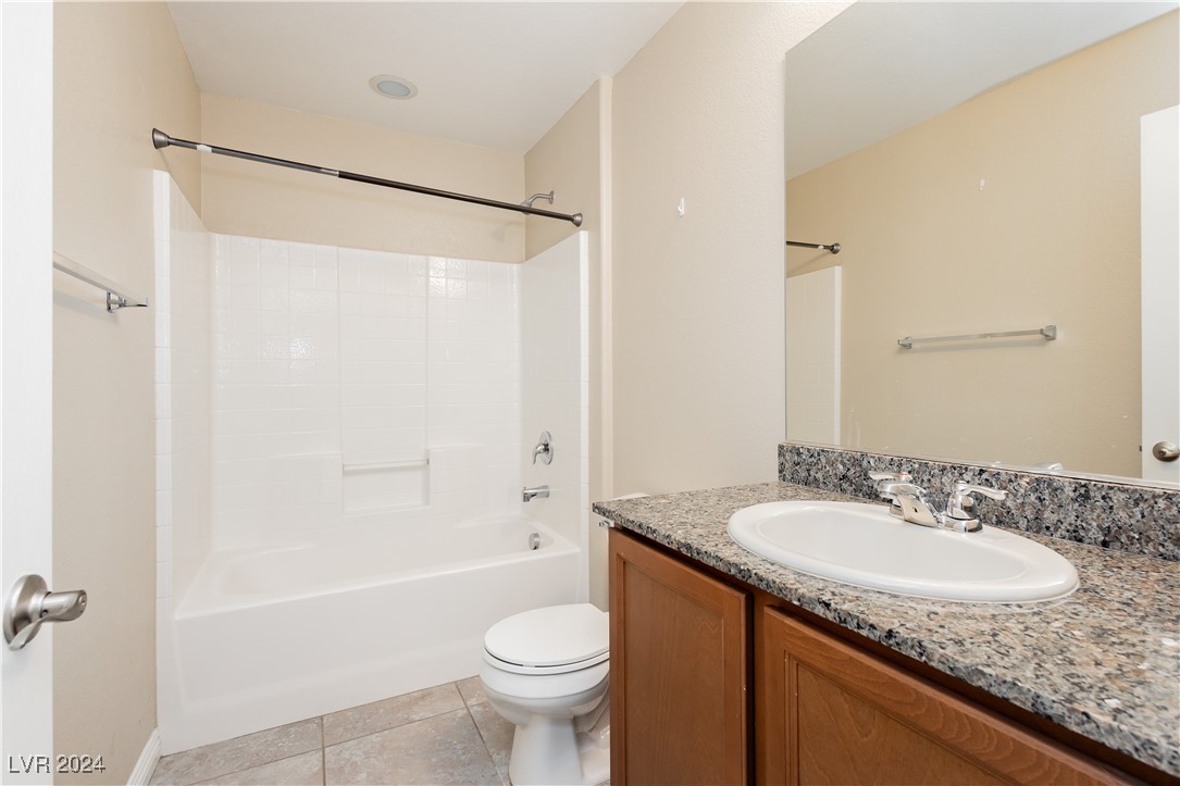 3882 East Chaffe Avenue