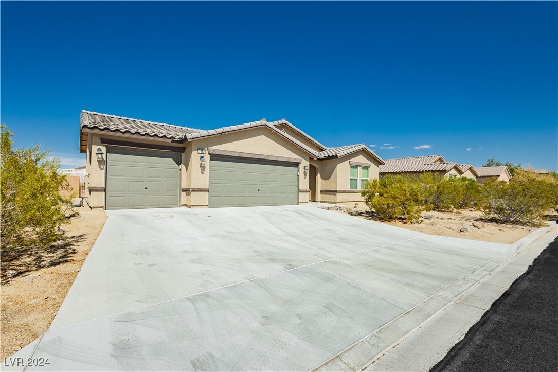 3882 East Chaffe Avenue