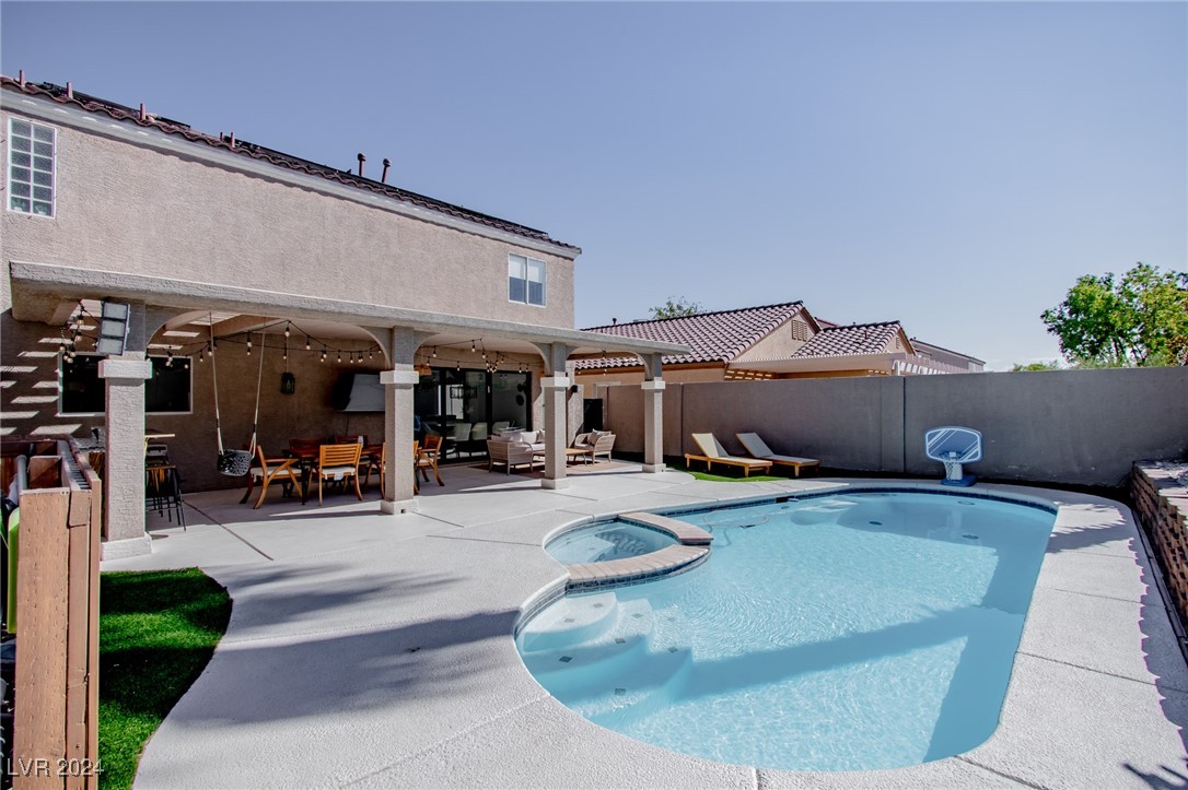 7429 Elbridge Way