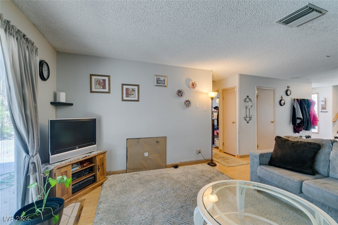 4389 Bluecrest Road
