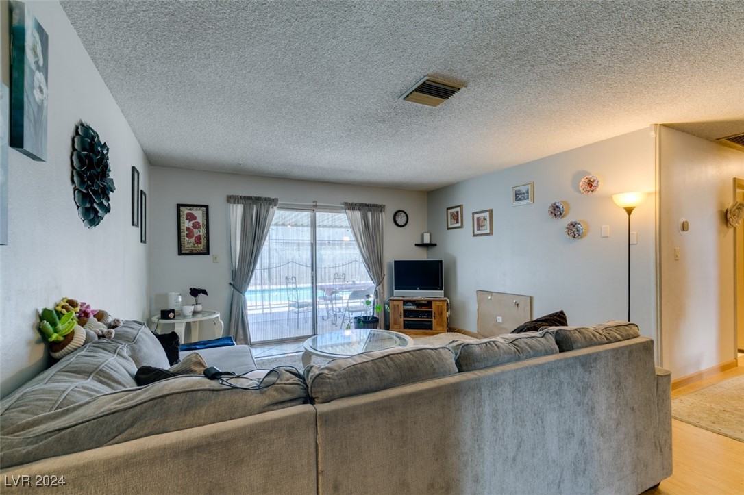 4389 Bluecrest Road