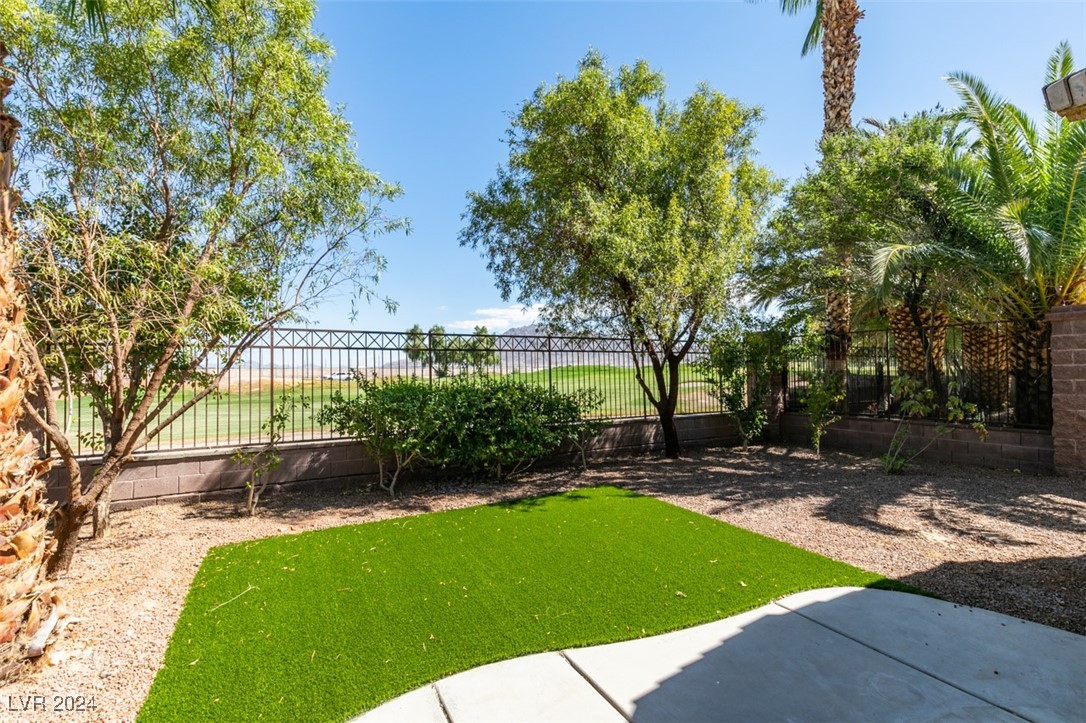 5686 Crowbush Cove Place