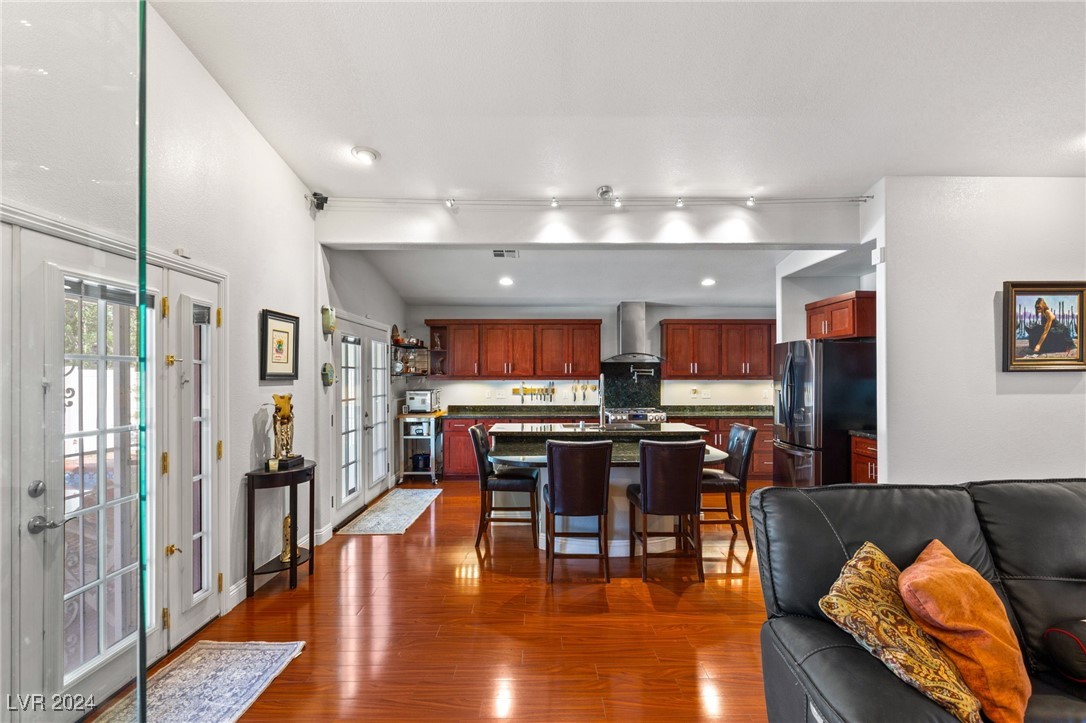 2708 Sidonia Avenue