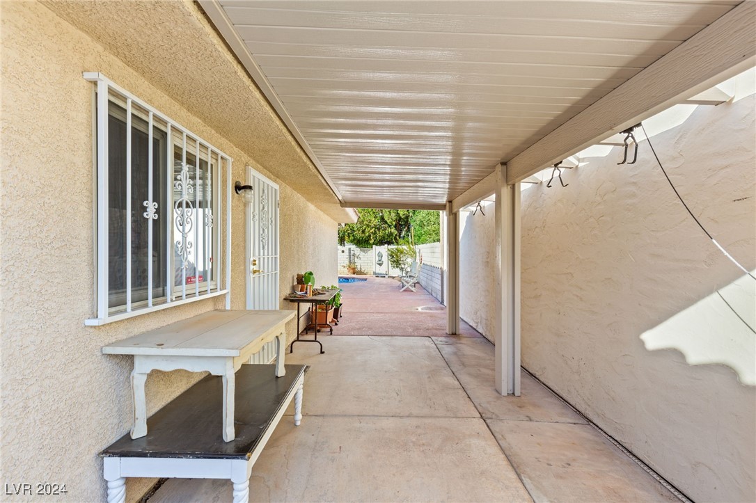 2708 Sidonia Avenue