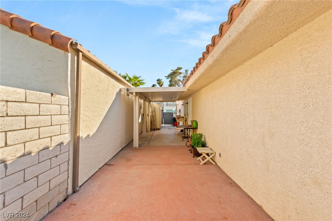 2708 Sidonia Avenue