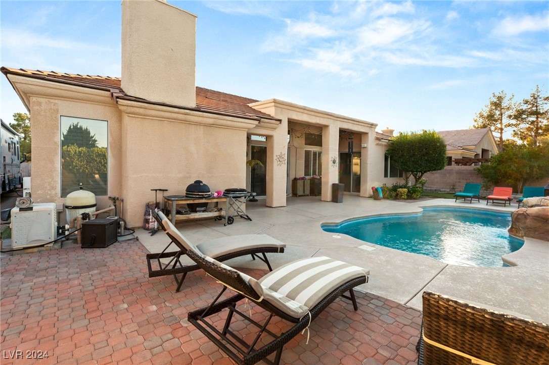 6208 Foxcroft Avenue