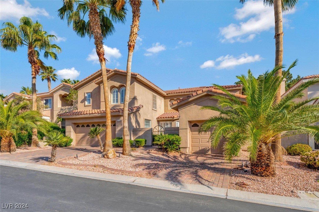 8212 Taos Paseo Avenue