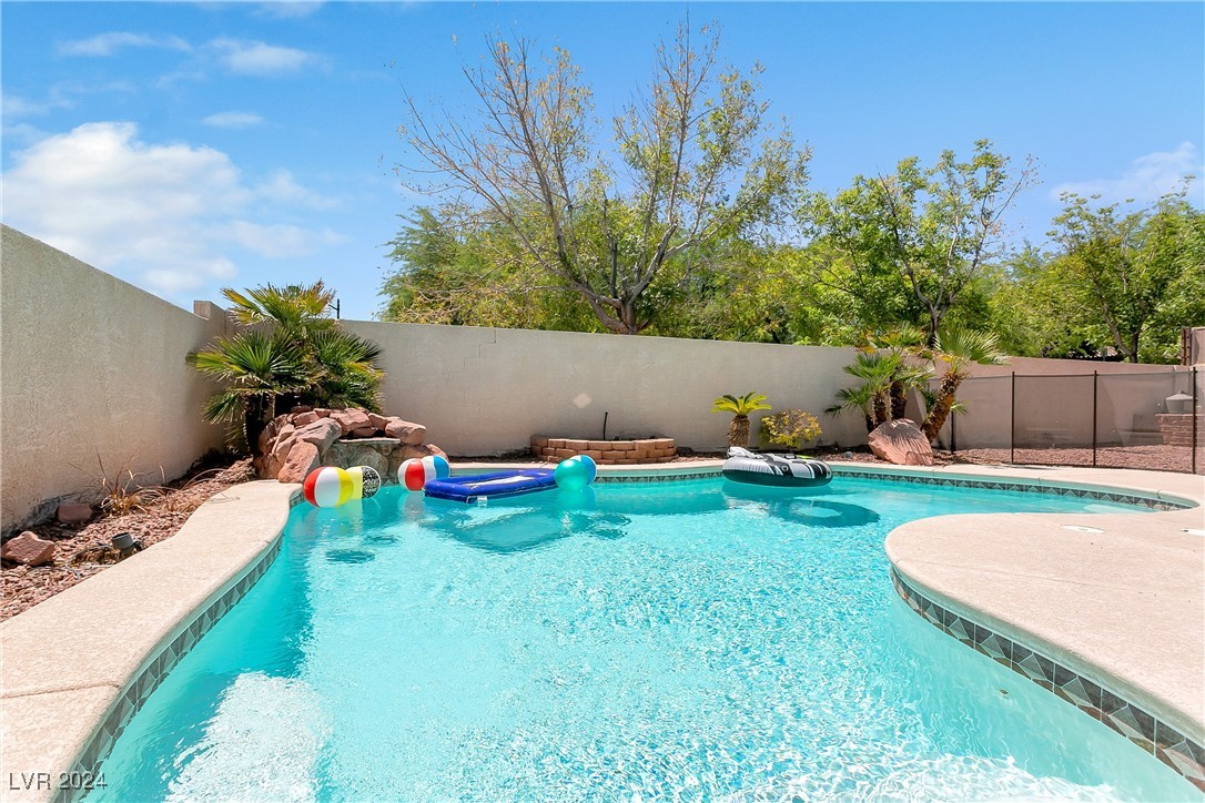 8001 Hesperides Avenue