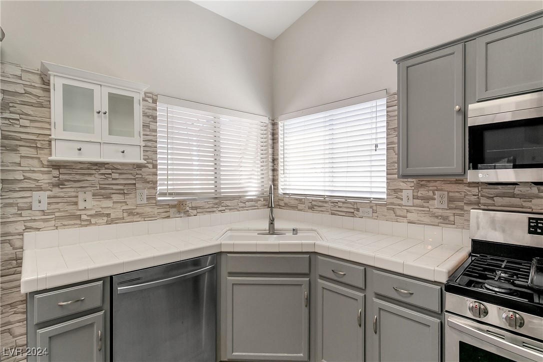 8001 Hesperides Avenue