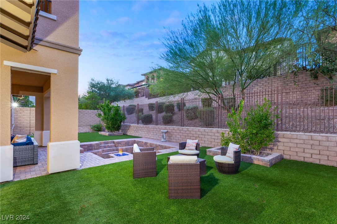 12020 Tramonto Avenue