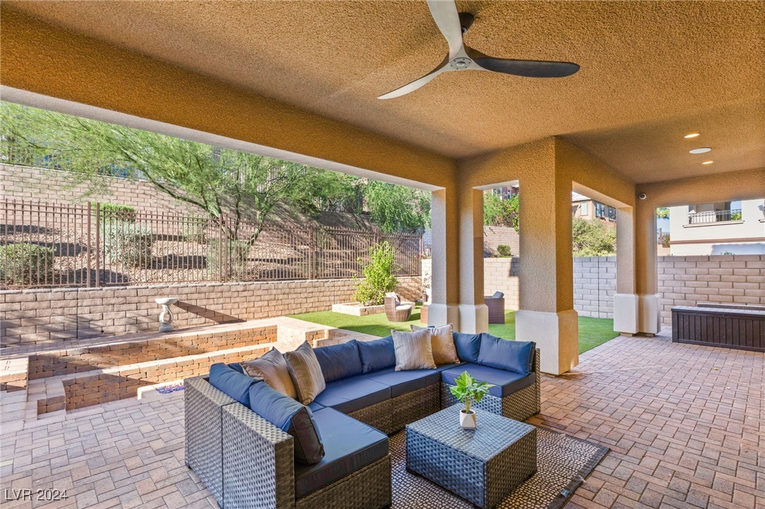 12020 Tramonto Avenue