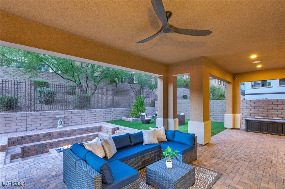 12020 Tramonto Avenue