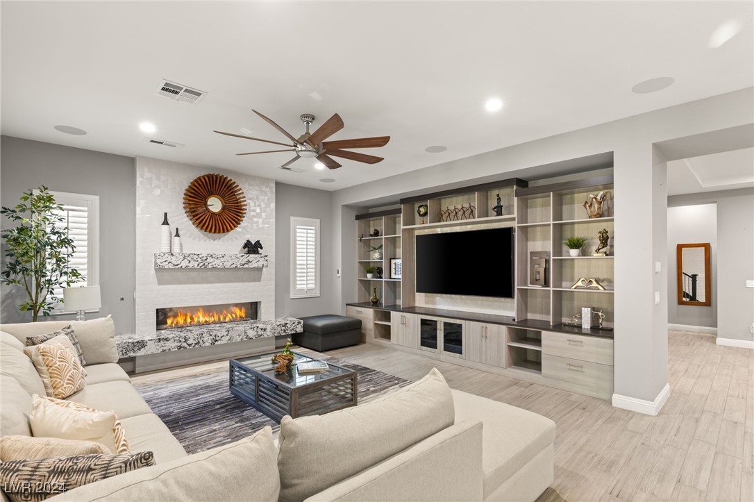 12020 Tramonto Avenue