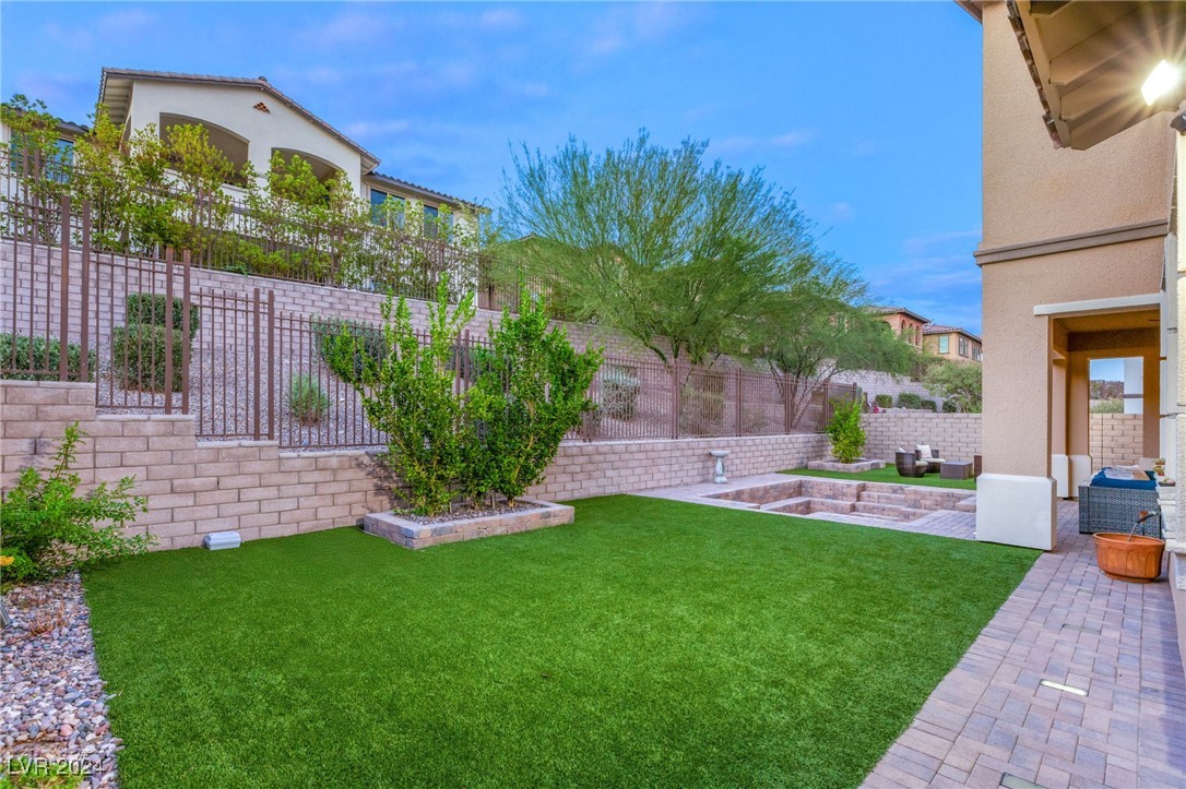 12020 Tramonto Avenue