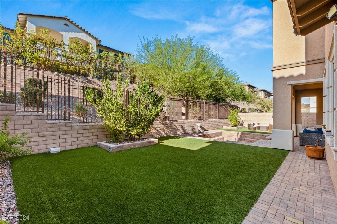 12020 Tramonto Avenue