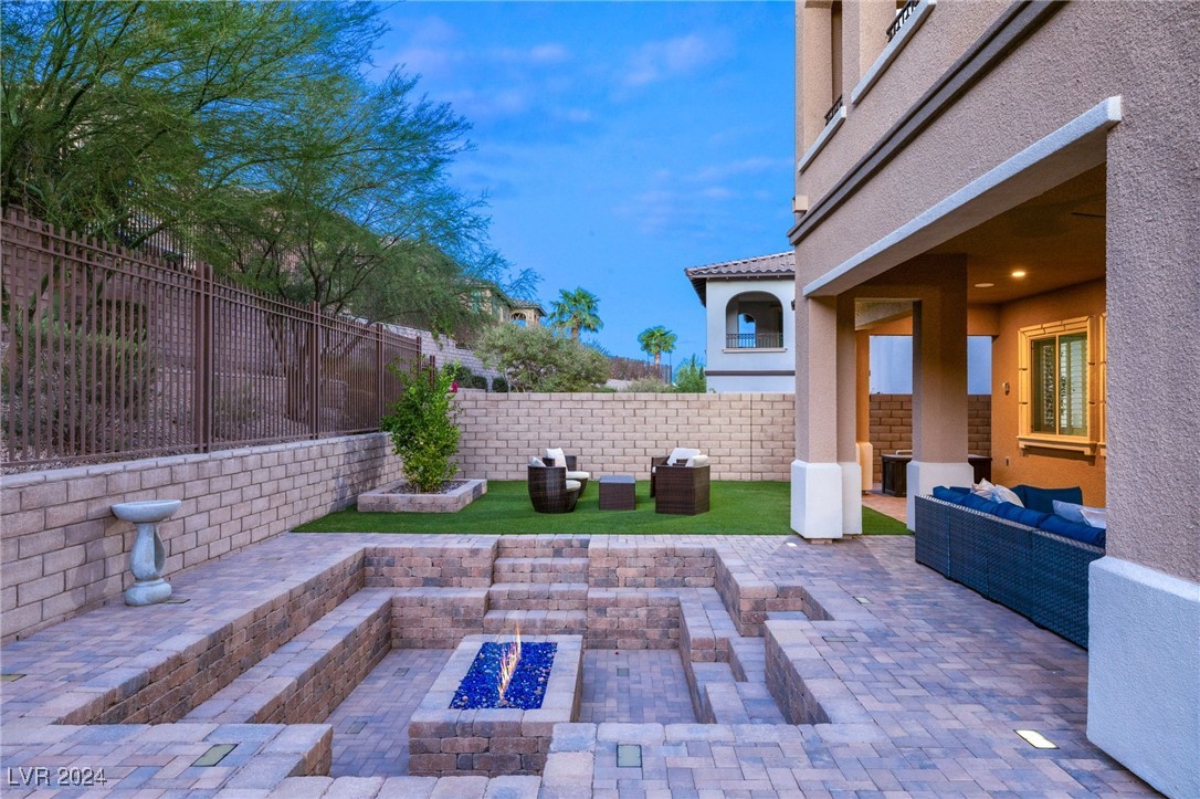 12020 Tramonto Avenue