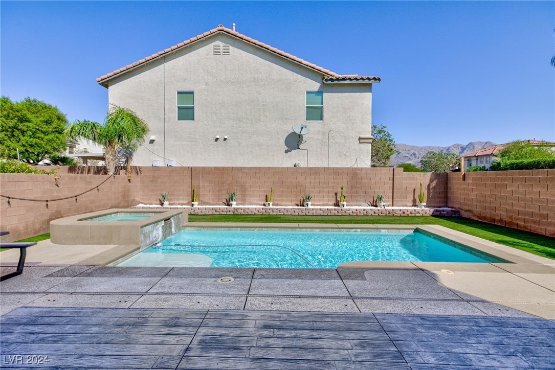 5012 Lone Wolf Avenue