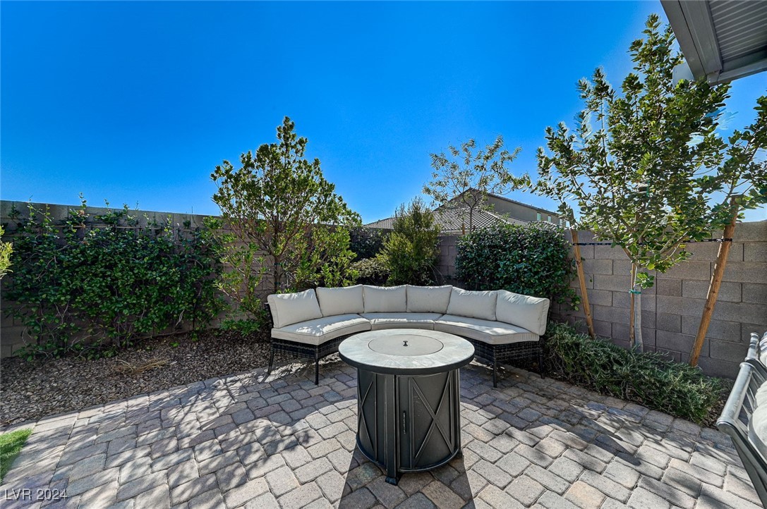 9542 Barnsley Point St