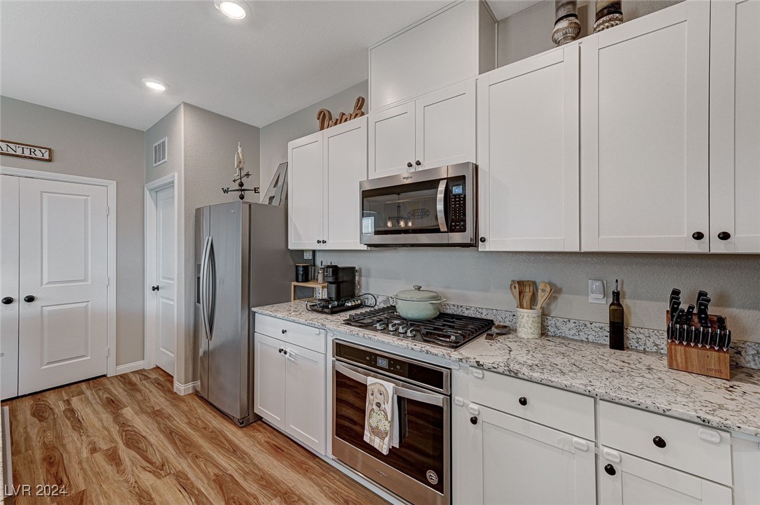 9542 Barnsley Point St