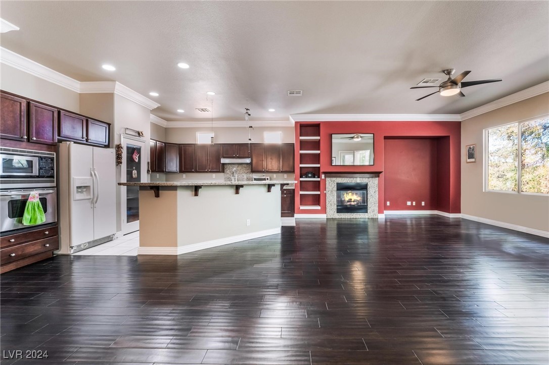 6904 Forest Gate Street